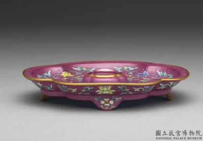 图片[2]-Tray with landscape on red ground in falangcai polychrome enamels, Qing dynasty, Qianlong reign (1736-1795)-China Archive